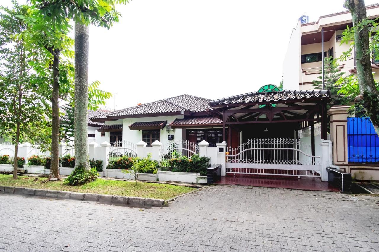 Oyo Living 2843 Raz House Syariah 호텔 메단 외부 사진