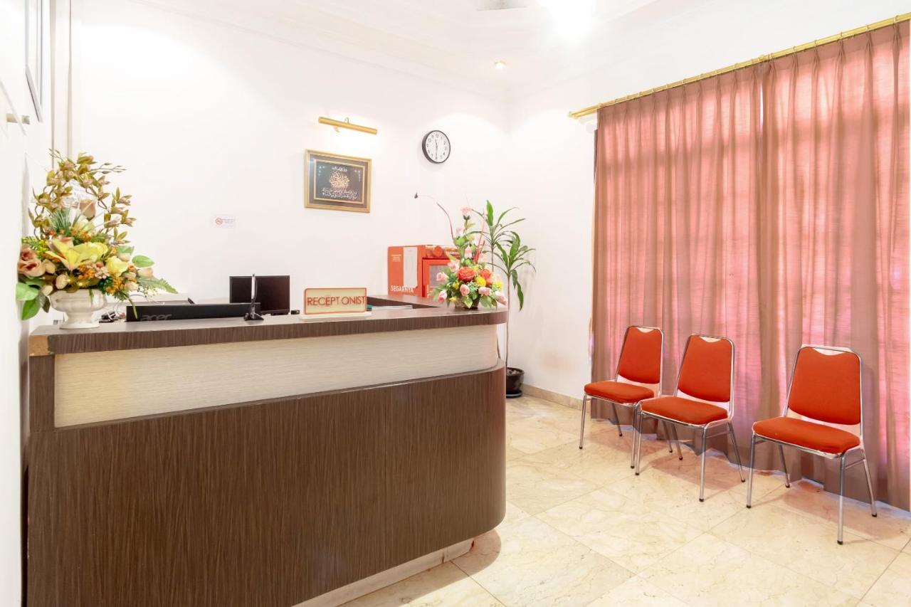 Oyo Living 2843 Raz House Syariah 호텔 메단 외부 사진