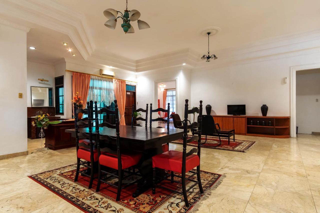 Oyo Living 2843 Raz House Syariah 호텔 메단 외부 사진