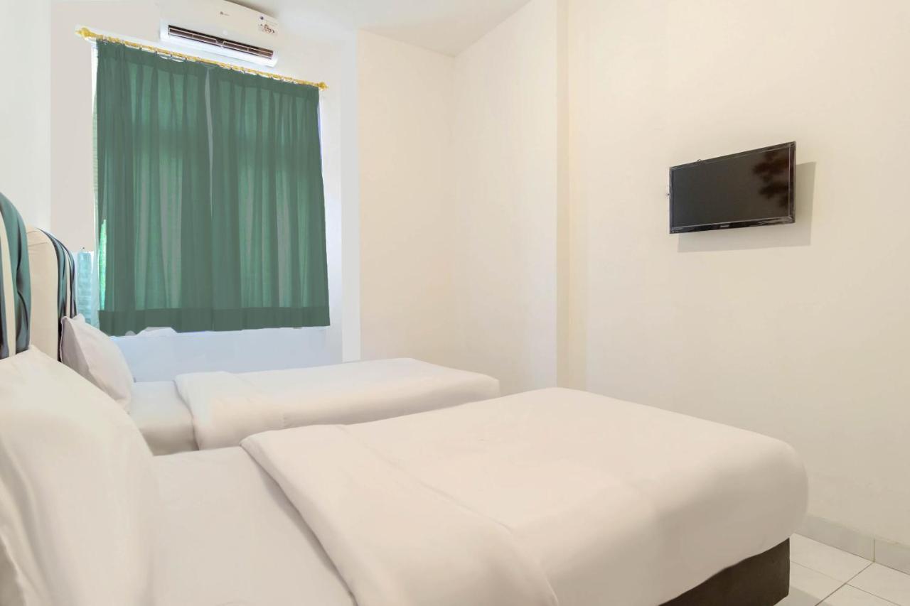 Oyo Living 2843 Raz House Syariah 호텔 메단 외부 사진