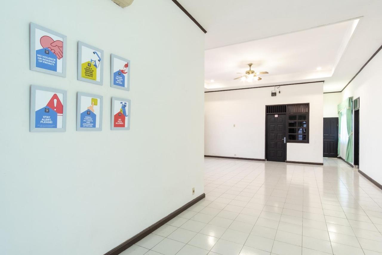 Oyo Living 2843 Raz House Syariah 호텔 메단 외부 사진