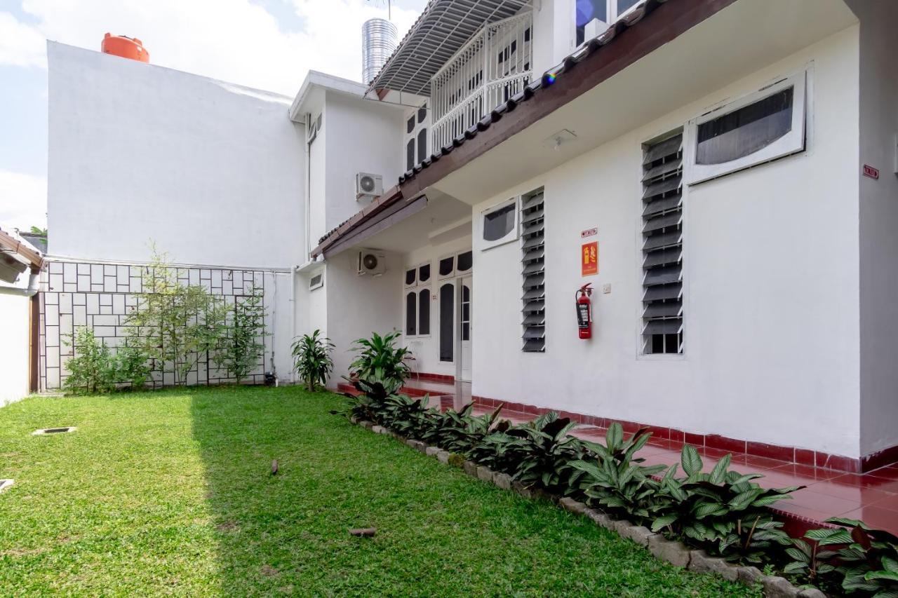 Oyo Living 2843 Raz House Syariah 호텔 메단 외부 사진