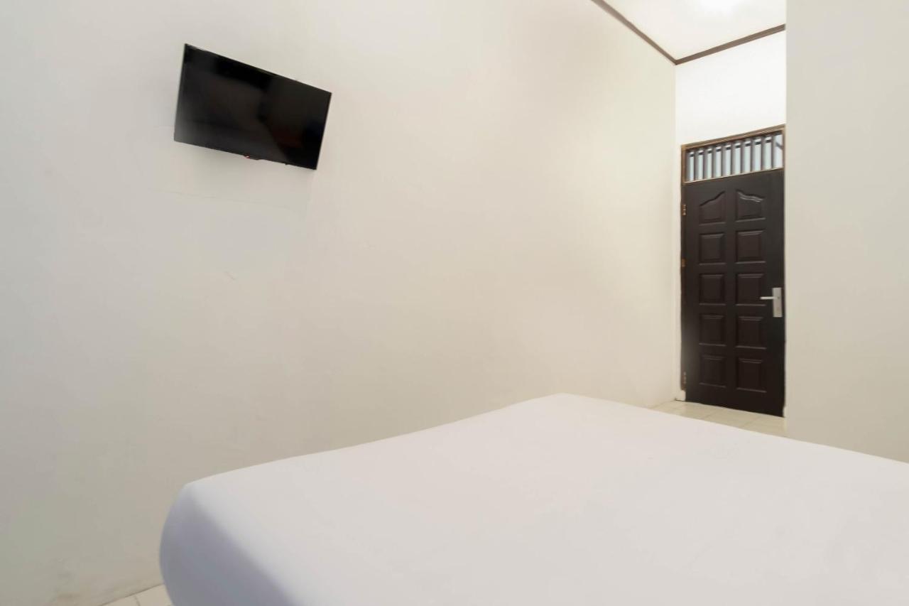 Oyo Living 2843 Raz House Syariah 호텔 메단 외부 사진