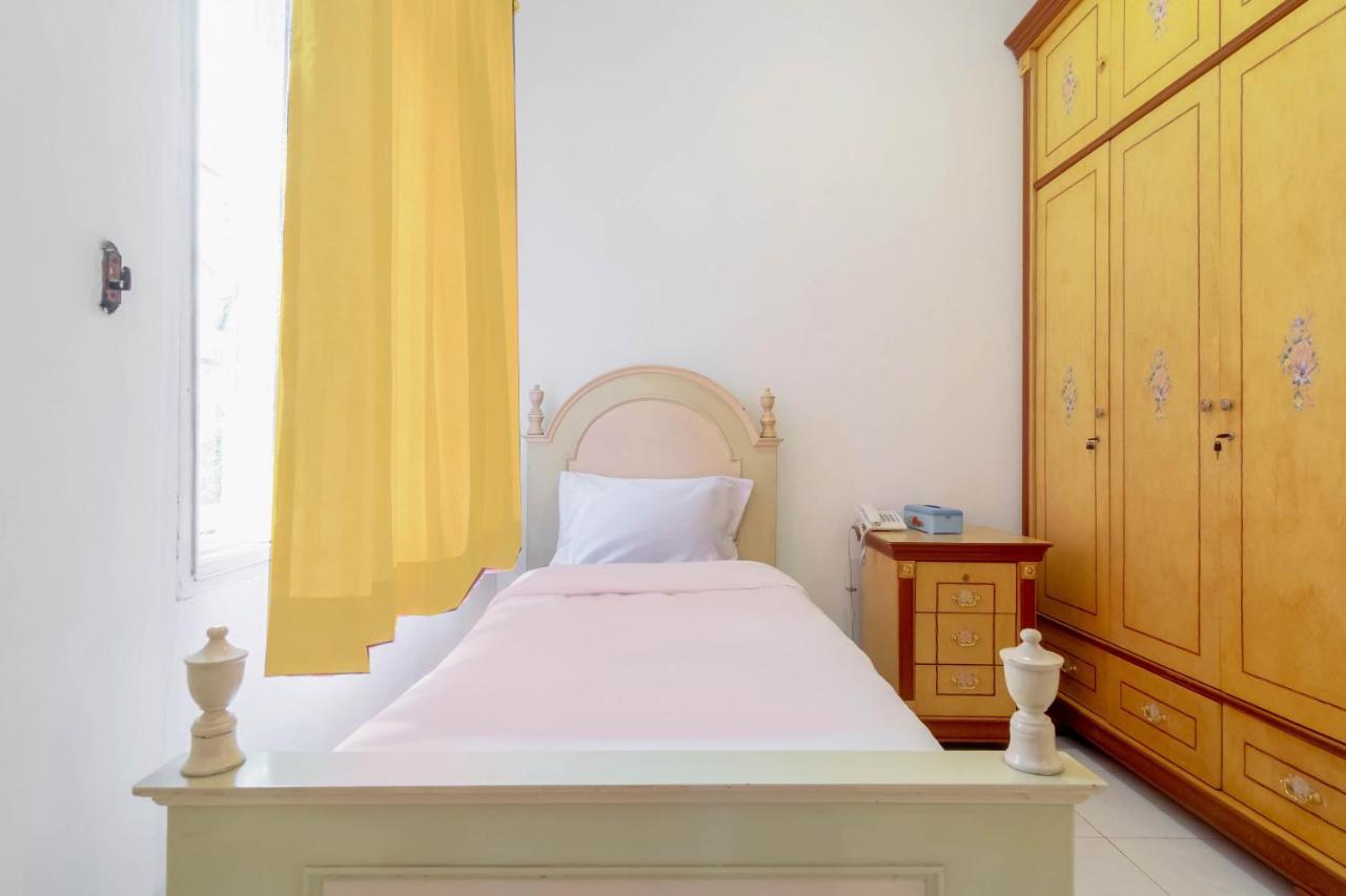 Oyo Living 2843 Raz House Syariah 호텔 메단 외부 사진