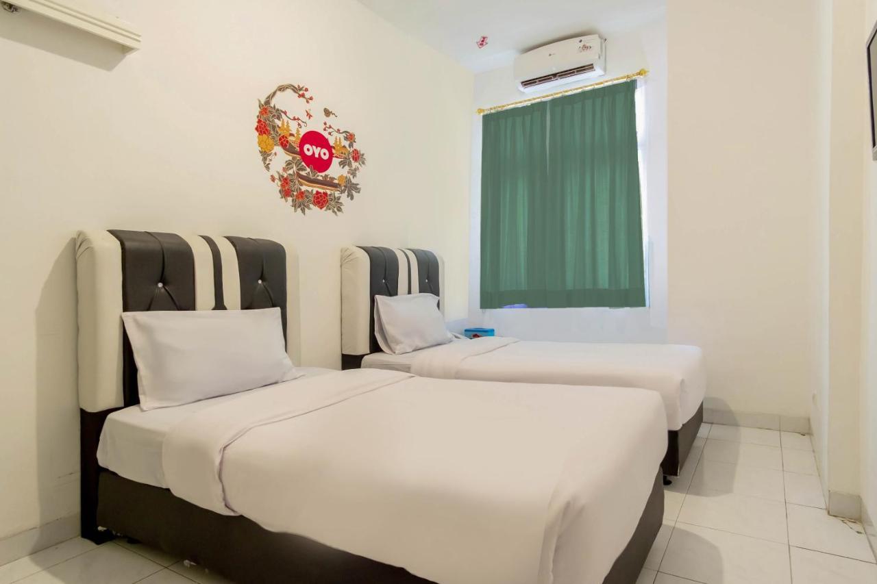 Oyo Living 2843 Raz House Syariah 호텔 메단 외부 사진