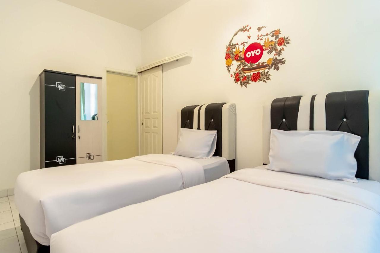 Oyo Living 2843 Raz House Syariah 호텔 메단 외부 사진
