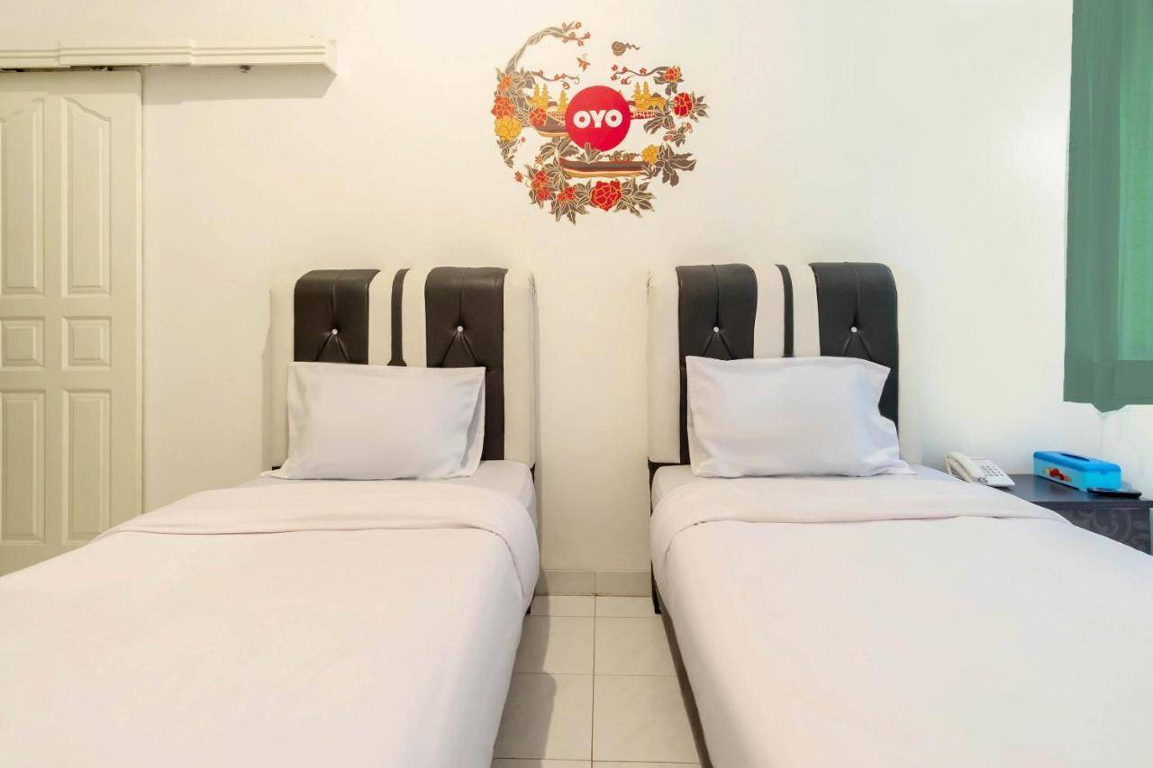 Oyo Living 2843 Raz House Syariah 호텔 메단 외부 사진