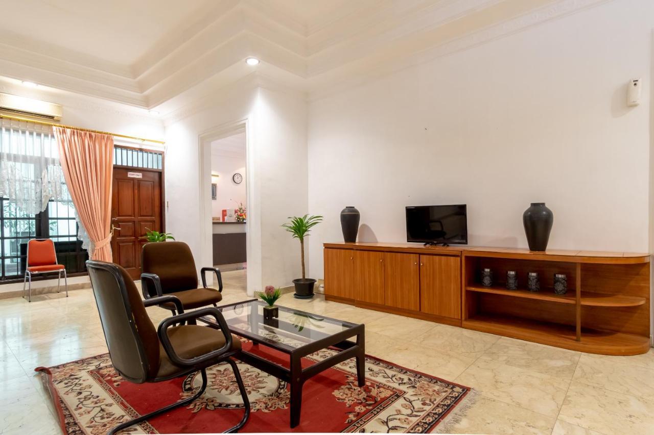 Oyo Living 2843 Raz House Syariah 호텔 메단 외부 사진